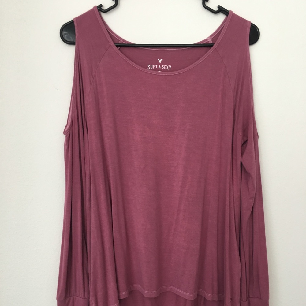 Long sleeve with shoulder cut outs